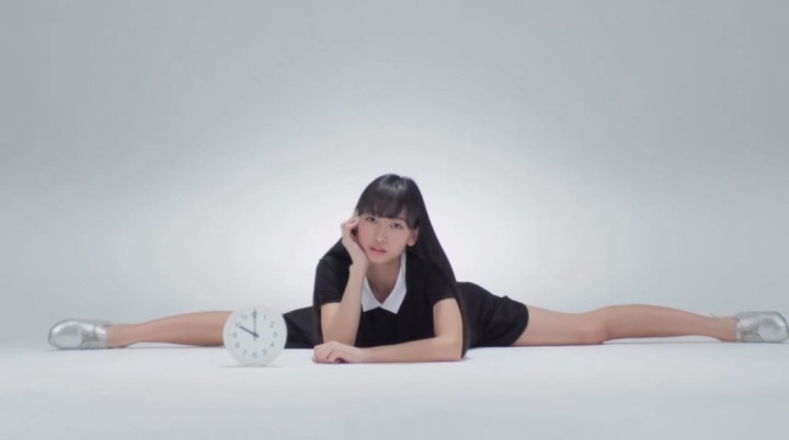 超絶軟体女子が奏でるYoutubeを2つ同時再生で楽しめるX’masソング