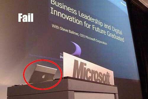 マイクロソフトセミナーでアップルのパソコンを使っていた事が判明