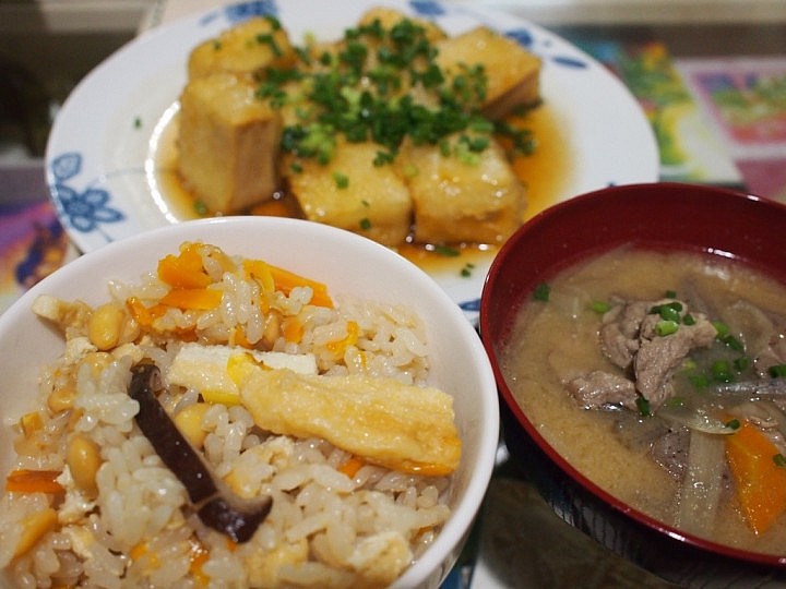 高野豆腐の揚げ出しと大豆の炊き込みご飯と豚汁