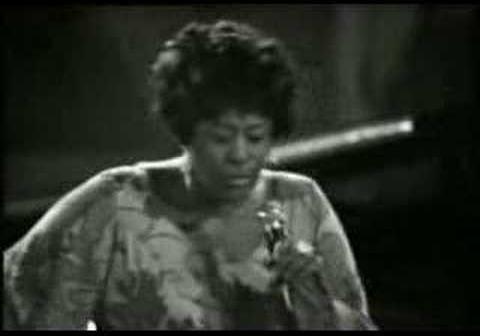 今日のGoogle【2013.4.25】今日のGoogleは、ジャズ・シンガーのエラ フィッツジェラルド生誕96周年のロゴ