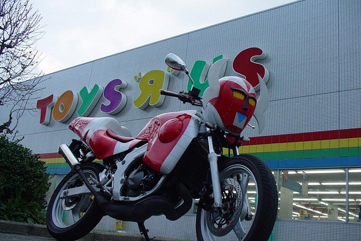 100台以上の暴走族バイクにまるでモーゼの十戒のごとく道を譲って貰った伝説のバイク