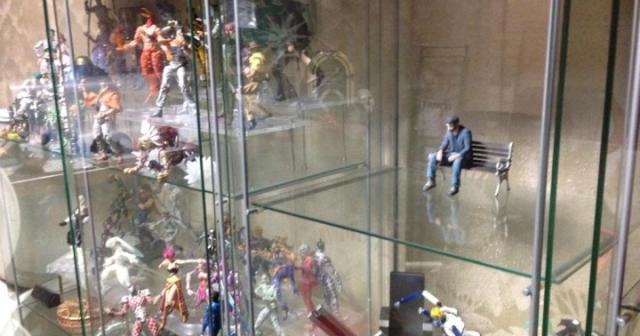 キアヌ・リーブスぼっちフィギュアを購入して、ケースに入れた人ｗｗｗｗｗ