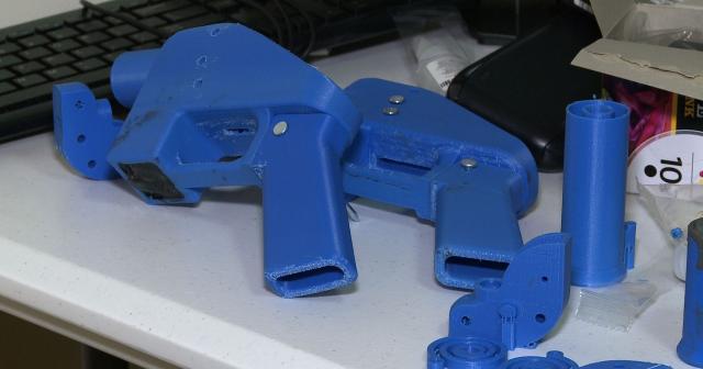 ３Ｄプリンターで拳銃製造か?所持容疑で逮捕者がでました。