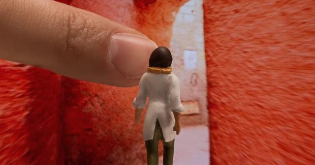 スマホの実写映像とミニチュアを組み合わせたコマ撮りアニメ