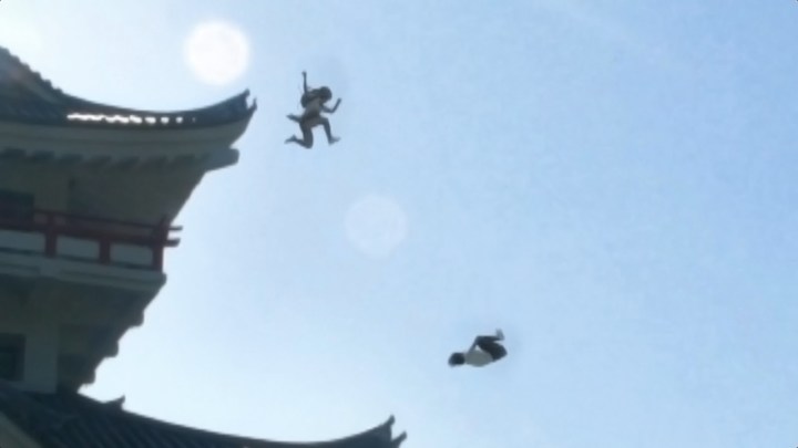 【動画】忍者すぎる女子高生！屋上からジャンプ！これは、だたものではない！