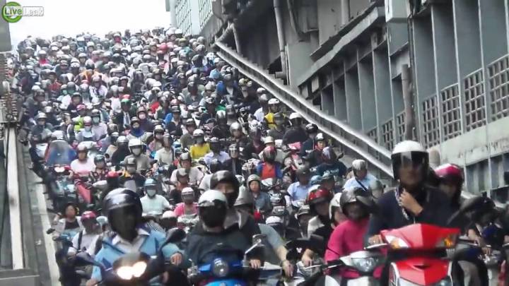 台湾のスクーターの渋滞の様子がものすごいｗｗｗｗ