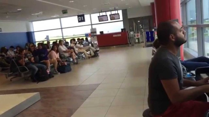 【動画】空港に置いてあったピアノでエリーゼのためにを様々なアレンジで演奏。空港が大盛り上がりに！