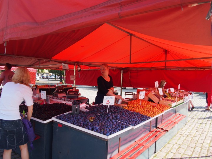 ハカニエミのマーケット広場とハカニエミマーケットホールへ。ヘルシンキ