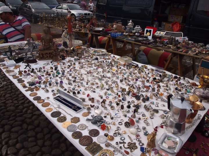 ヒエタラハティマーケットホール。ヘルシンキの蚤の市に行ったよ。