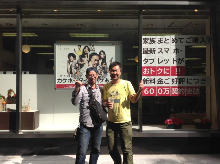 iPhone6を購入するためにドコモに並んでいるロケットニュース24の佐藤英典さんに会ってきた。