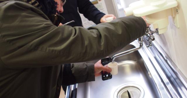 香川の空港には、うどんの出汁が飲める蛇口がある。