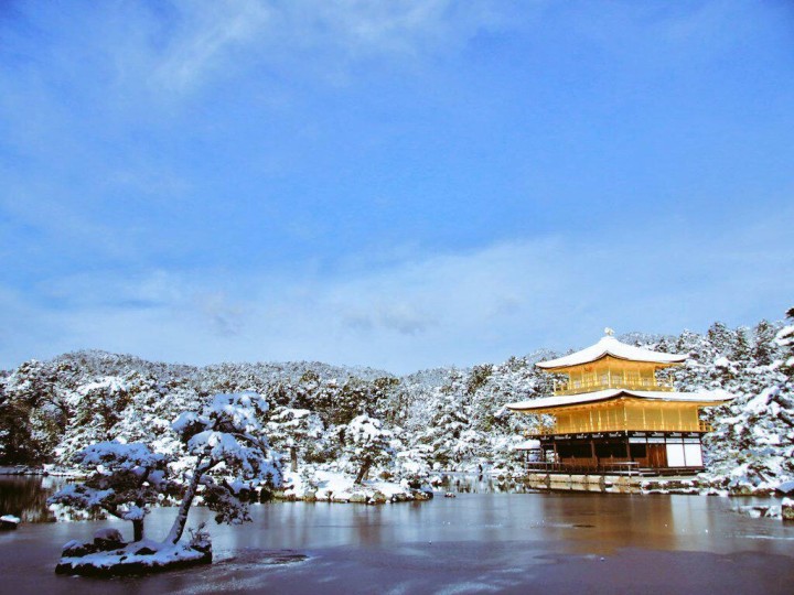 雪の金閣寺が美しいと話題に。いやー綺麗だなー雪の京都