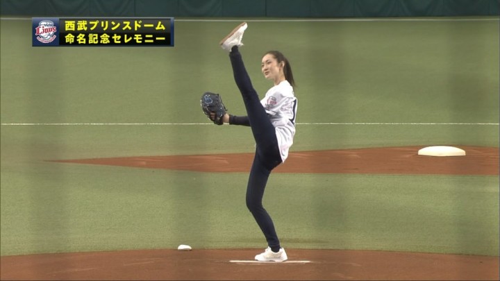 【動画】荒川静香の柔軟すぎる投球フォームが凄いｗｗｗｗ残念ながらノーバンではない。