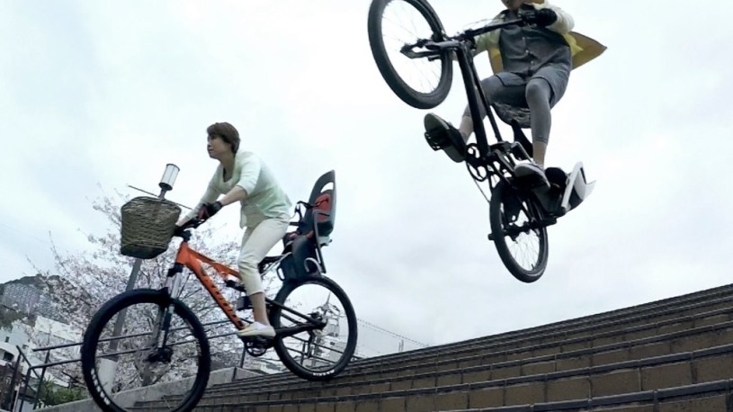 普通の主婦がママチャリで爆走ｗｗｗｗ階段をものすごい速さで駆け下りるｗｗｗ