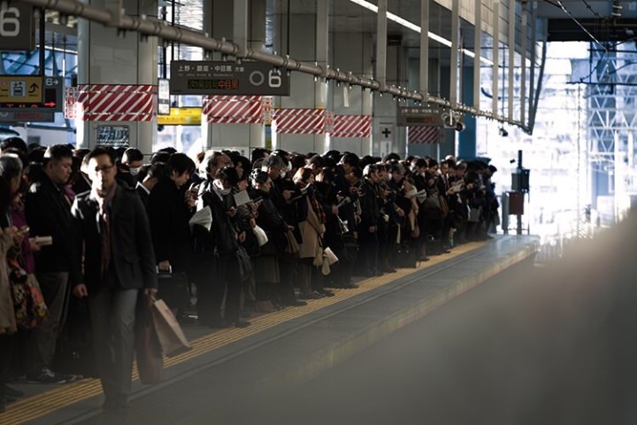 ４月の電車が異常に混む理由と回避方法