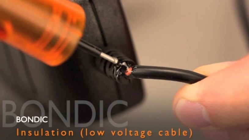 iPhoneのケーブルなどをボンドで治すキット液体プラスチック用溶接機BONDIC(ボンディック)