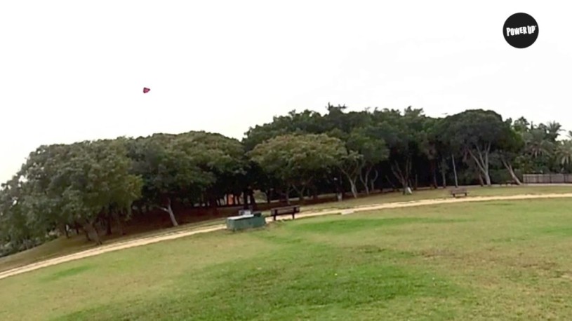 紙飛行機をスマートフォンで操縦可能にするラジコンキットが超おもしろそうｗｗｗｗｗ