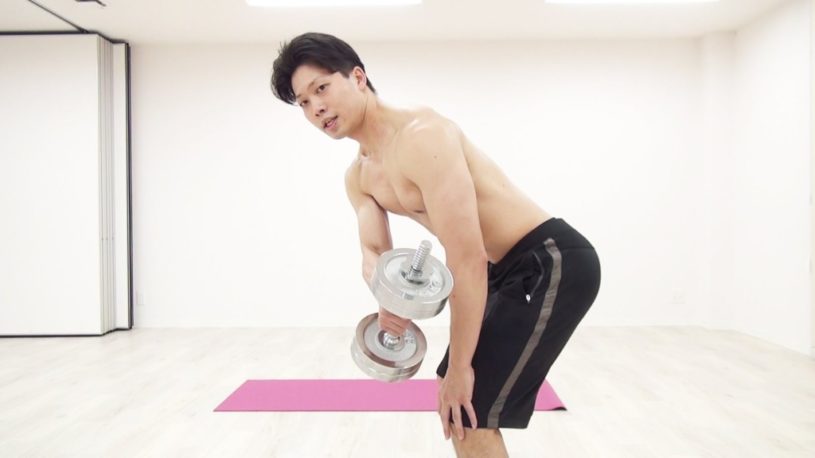 ダンベル筋トレ胸筋を立ったままトレーニングする方法