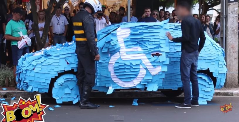 障害者用駐車スペースに駐車した車にいたずらをした結果。