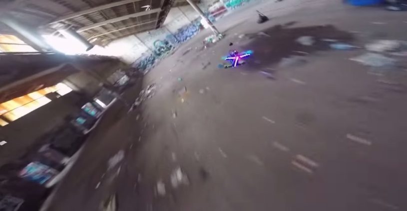 ドローンのレース！カメラを付けたドローンが一緒に飛んでいるドローンをとらえた映像は、迫力満点！！！