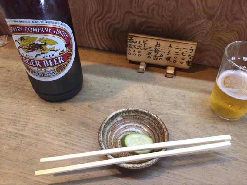 うなぎやで ビールにお新香 もうすぐだ