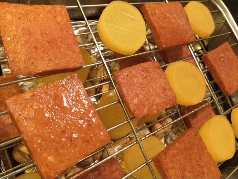 ランチョンミートの燻製って美味しいね！