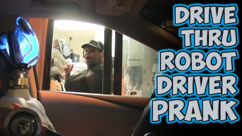 ドッキリ動画。ドライブするーにロボットのお客さんが来たら