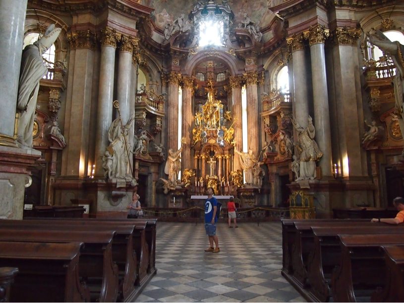 トラムに乗ってマラー・ストラナ 、 ストラホフ修道院 、プラハ城へ プラハ旅行記