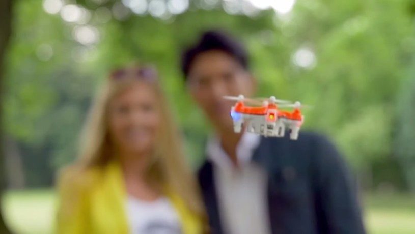 世界最小サイズ２ｃｍのドローン。かわいいな〜。