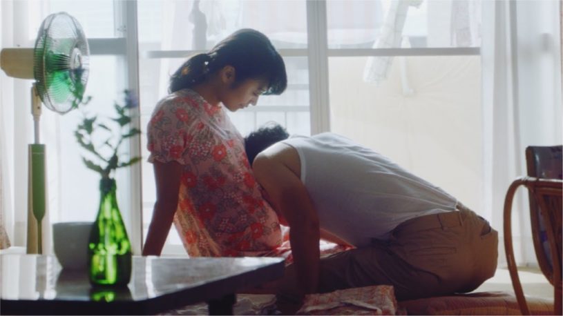 結婚した夫婦の生活を逆再生。とても心があたたまる映像