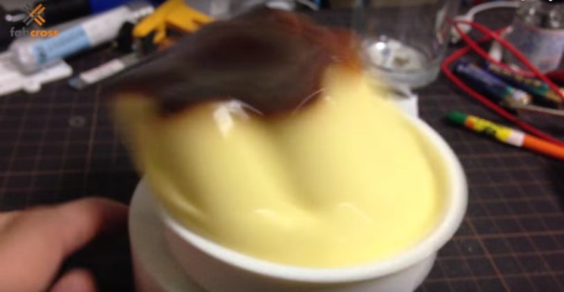 プリンをぷるぷると激しく動かす装置が開発されました！