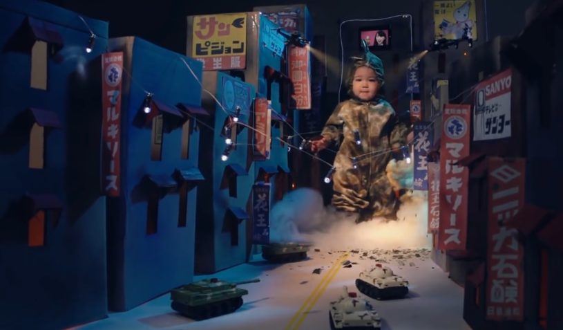 愛娘がゴジラに！お父さんの作ったジオラマで大暴れ！超かっこいいい！