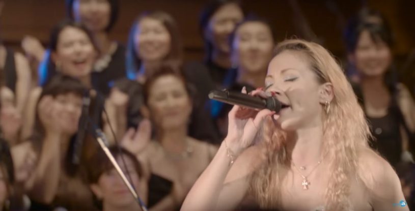 土屋アンナ、驚きの歌唱力！100名にも及ぶ聖歌隊とゴスペルで披露した「ボン・ジョヴィのカヴァー」が鳥肌モノ！
