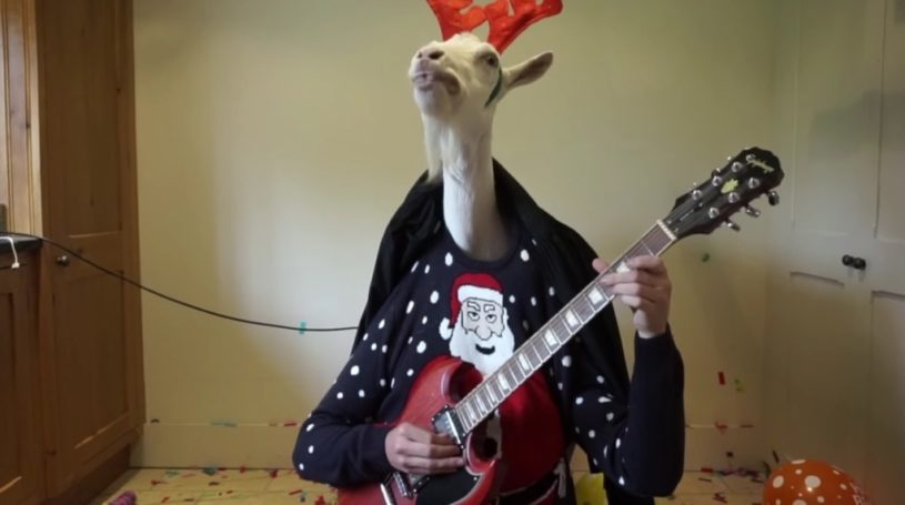 ヤギがサンタコスプレをしてクリスマスソングを演奏ｗｗｗｗ