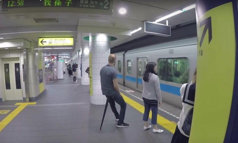 ポケットサイズの折りたたみ椅子が超便利そう！欲しいー！