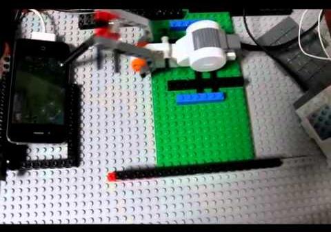 ツムツムのハートを自動で送るのに使えるiPhoneの画面を連打するロボット