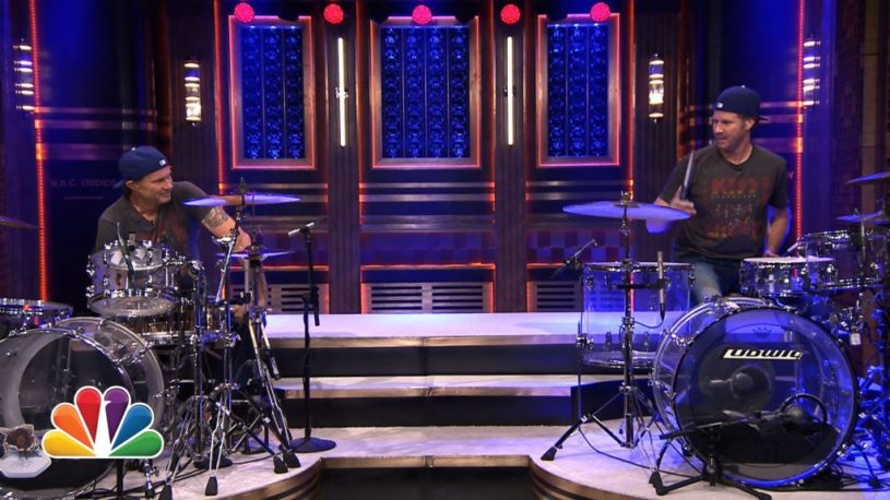 チャド・スミスがものまねのチャド・スミスと対決する映像が超かっこいい！