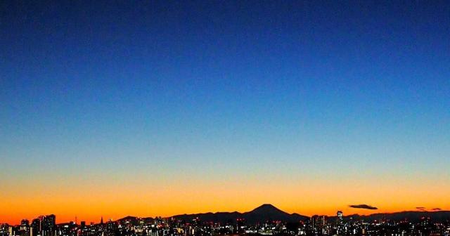 夕方に見えた東京から見える富士山は、素敵でした。