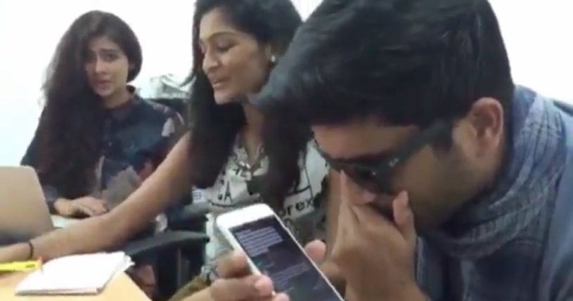 siriの答えにあわせてボイスパーカッションと歌でコラボするインド人がかっこよすぎるwwww