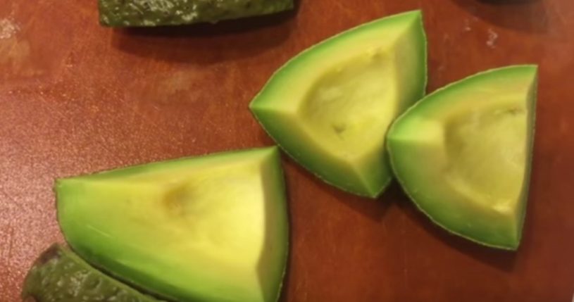 硬いアボカドを柔らかくする方法