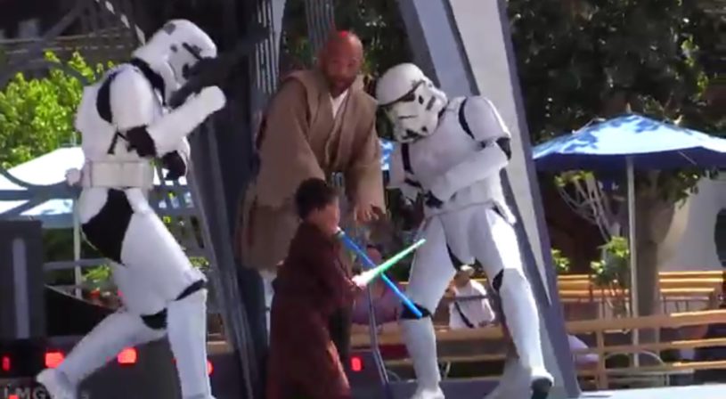 若いジェダイ戦士が勢い余って暴走www 誰も止められないwww かわいいーwwww