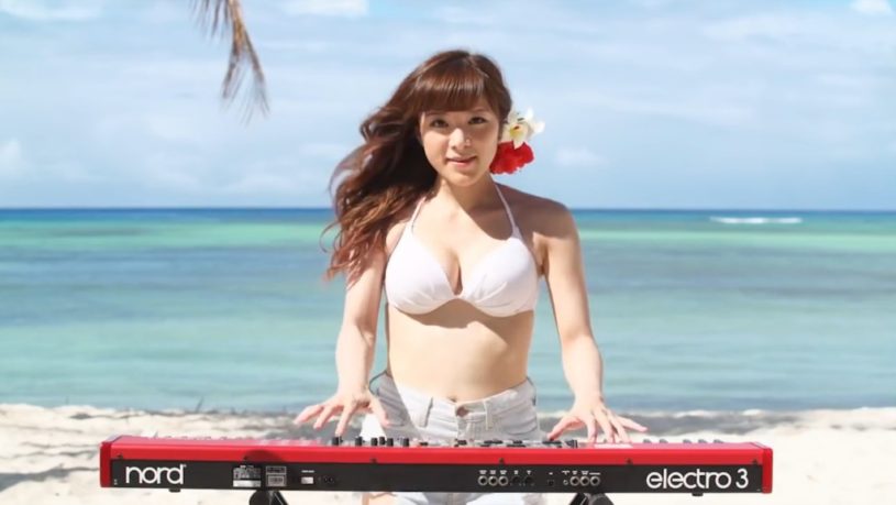 話題のピアニスト高木里代子がメジャーデビュー。曲に全く集中できないと話題。