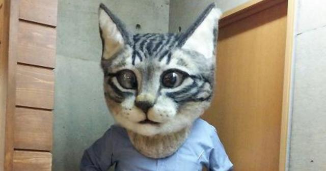 巨大な猫の顔のかぶりものをするプロジェクト「リアル猫ヘッドアートプロジェクト」