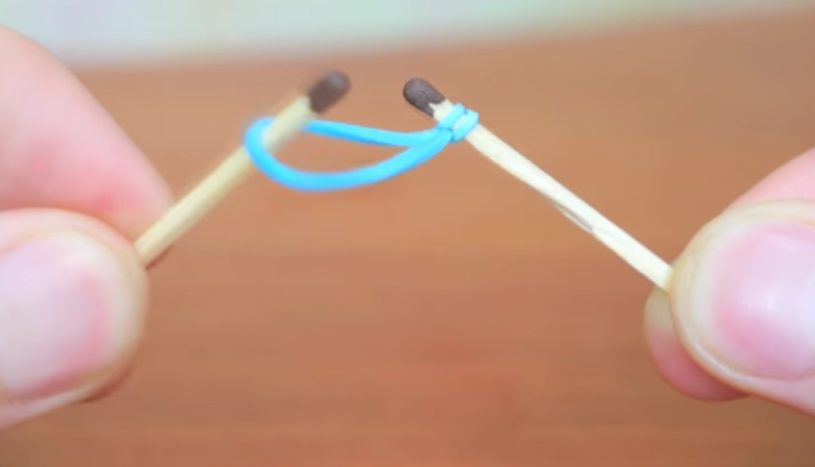 マッチを輪ゴムで火をつける方法
