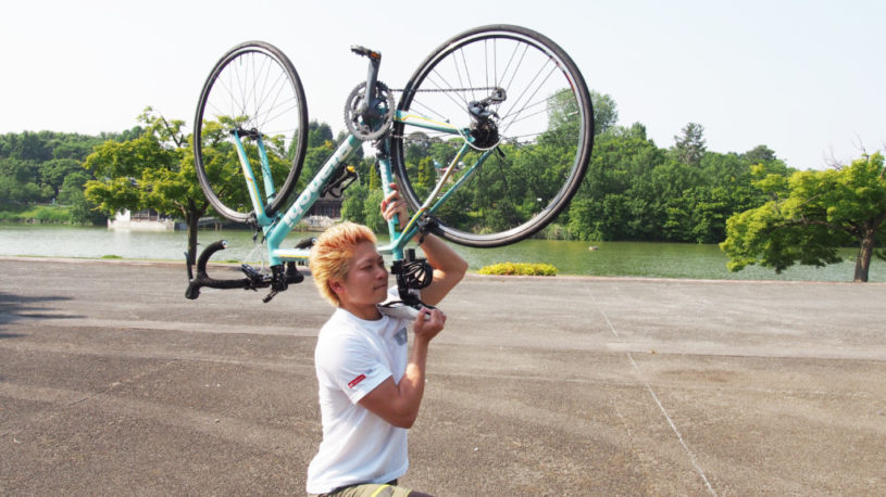 自転車は最高のフィットネスマシン！自転車を担いで筋トレする方法