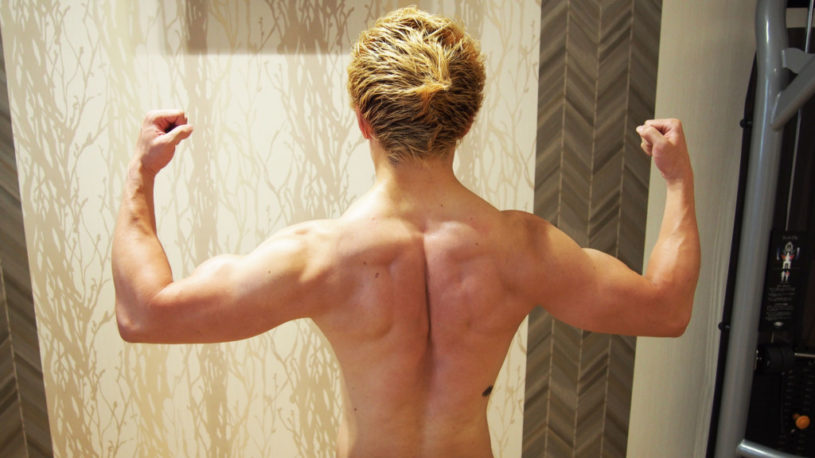 逆三角形とシックスパックになる！背中の筋肉7種目を鍛える方法