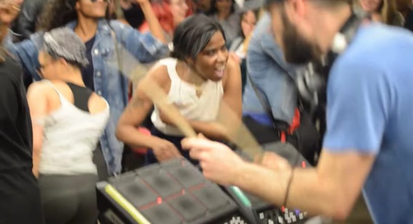 ニューヨークの地下鉄を電子ドラムでクラブみたいになっている！！と話題に