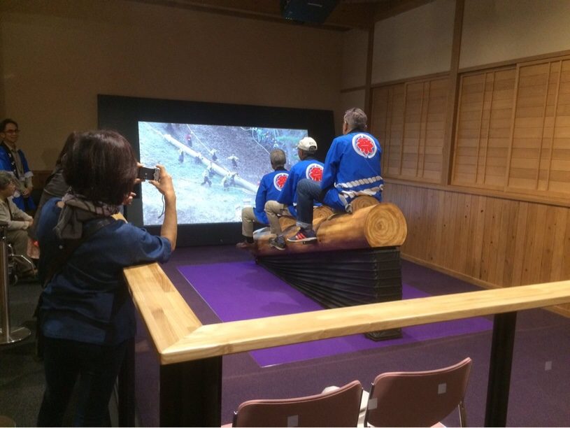 御柱祭を安全に体験できるゲーム200円wwww