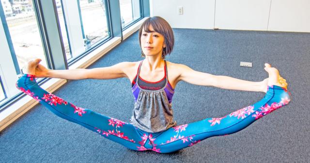 背骨骨折していてもできる開脚前屈脚上げ