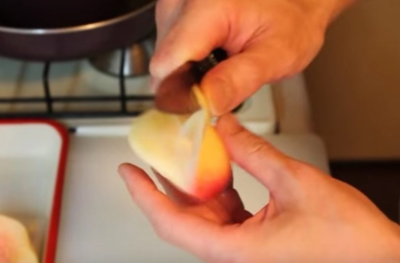 超簡単に桃の皮をむく方法